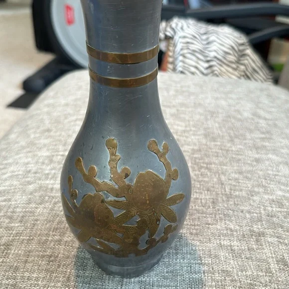 VINTAGE CHINESE / HONG KONG PURE PEWTER W/BRASS SMALL VASE crabs - Picture 6 of 10
